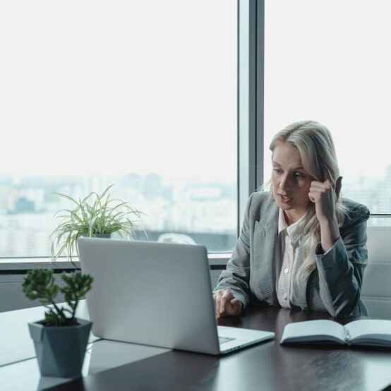 Schönheits-OP und Krankschreibung: Was der Arbeitgeber erfahren darf – und was nicht
